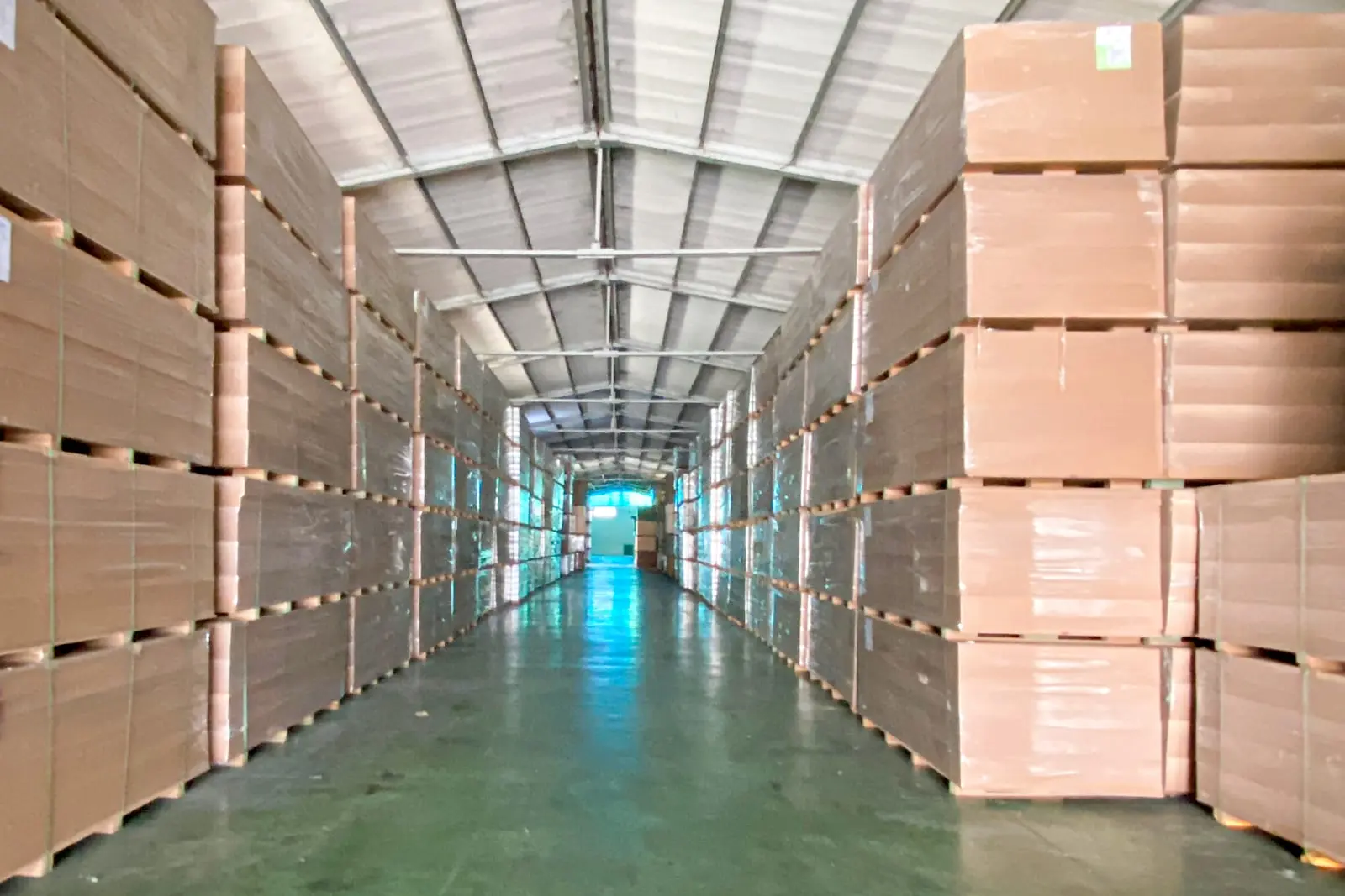 Ván công nghiệp bị cong vênh: 6 nguyên nhân và cách phòng từ kho đến lúc lắp tủ