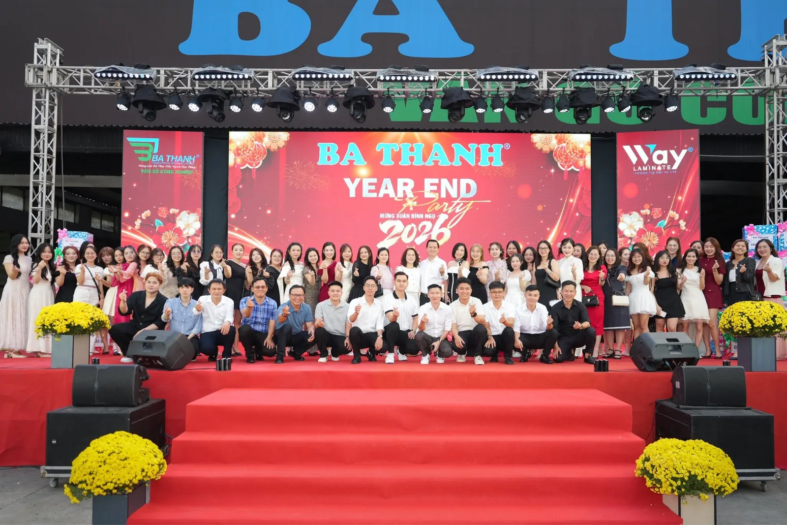 Year End Party 2026 — tập thể nhân viên Ba Thanh trên sân khấu