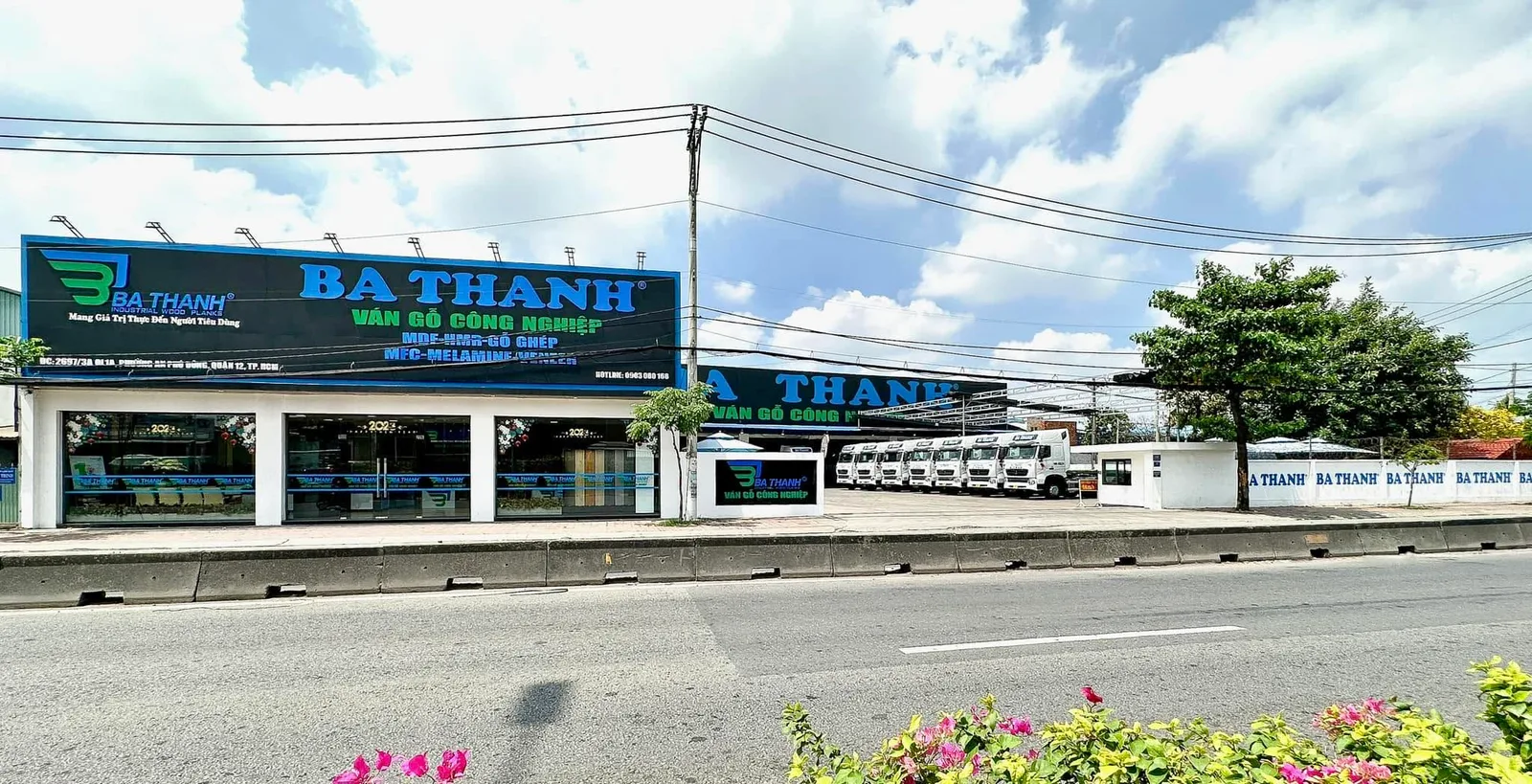 Mặt tiền trụ sở Ba Thanh nhìn từ đường