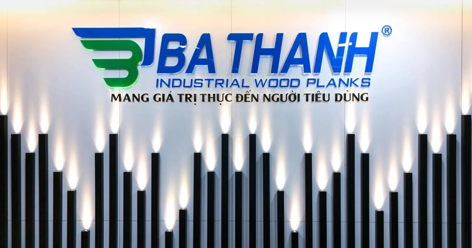 Tường logo Ba Thanh với khẩu hiệu “Mang giá trị thực đến người tiêu dùng”