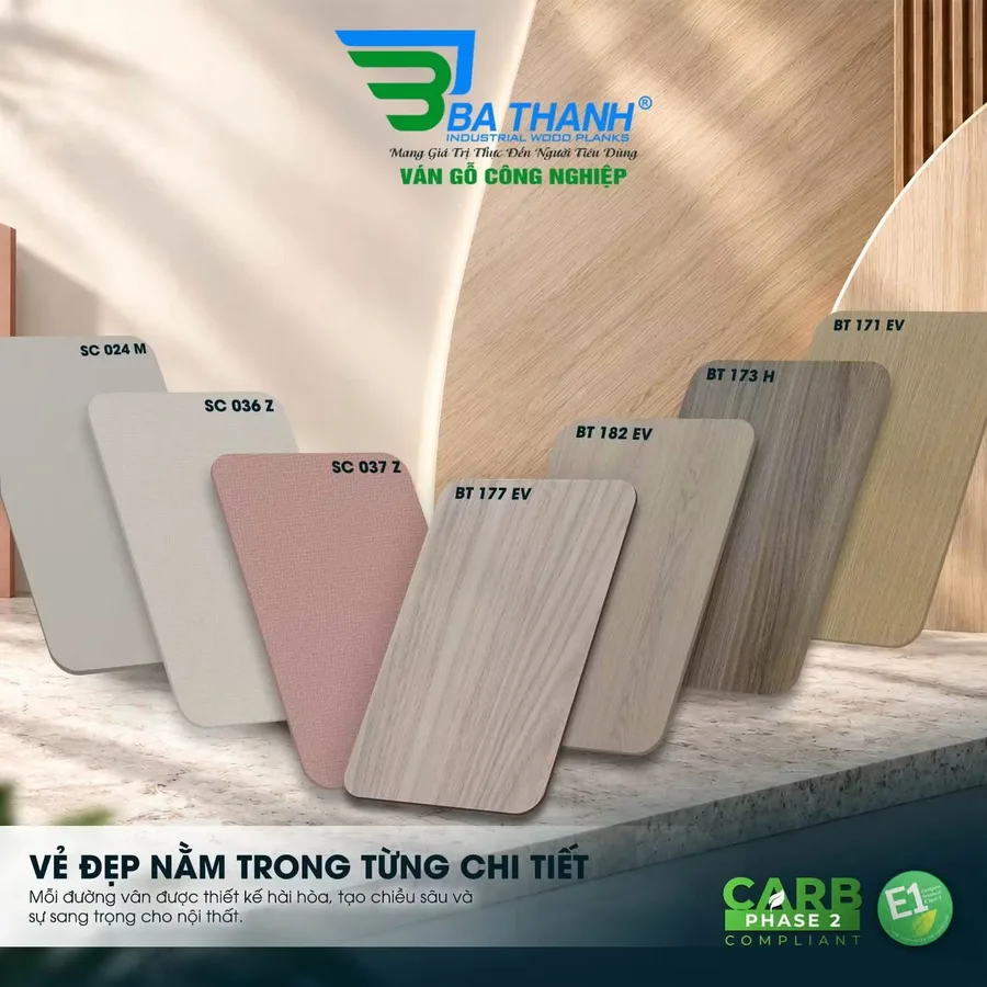 Ảnh quảng cáo Ba Thanh: bảy tấm Melamine mã SC 024 M, SC 036 Z, SC 037 Z, BT 177 EV, BT 182 EV, BT 173 H, BT 171 EV — Vẻ đẹp nằm trong từng chi tiết: mỗi đường vân được thiết kế hài hòa, tạo chiều sâu và sự sang trọng cho nội thất; trên poster có logo CARB Phase 2 và E1 (cấp phát thải đi theo cốt ván chọn kèm — tiêu chuẩn E2, hoặc E1 / CARB P2 / E0 tuỳ cốt; lớp phủ Melamine không mang cấp riêng)