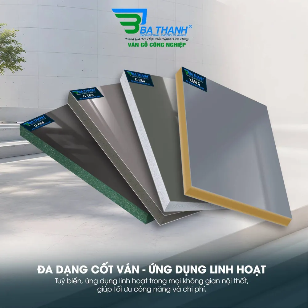 Ảnh quảng cáo Ba Thanh: bốn tấm ván nhựa phủ PET đơn sắc bóng xếp quạt, mã G 009 (xám đậm), G 103 (xám), G 630 (xám xanh), Xám G — Đa dạng cốt ván, ứng dụng linh hoạt: tuỳ biến, ứng dụng linh hoạt trong mọi không gian nội thất, giúp tối ưu công năng và chi phí.